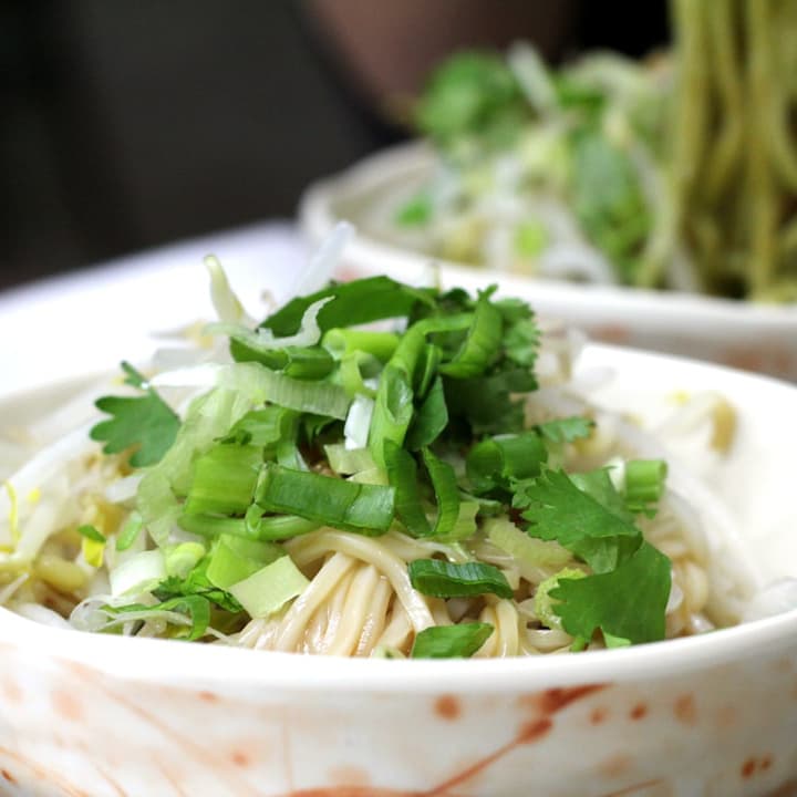 日本食レストランのうどん