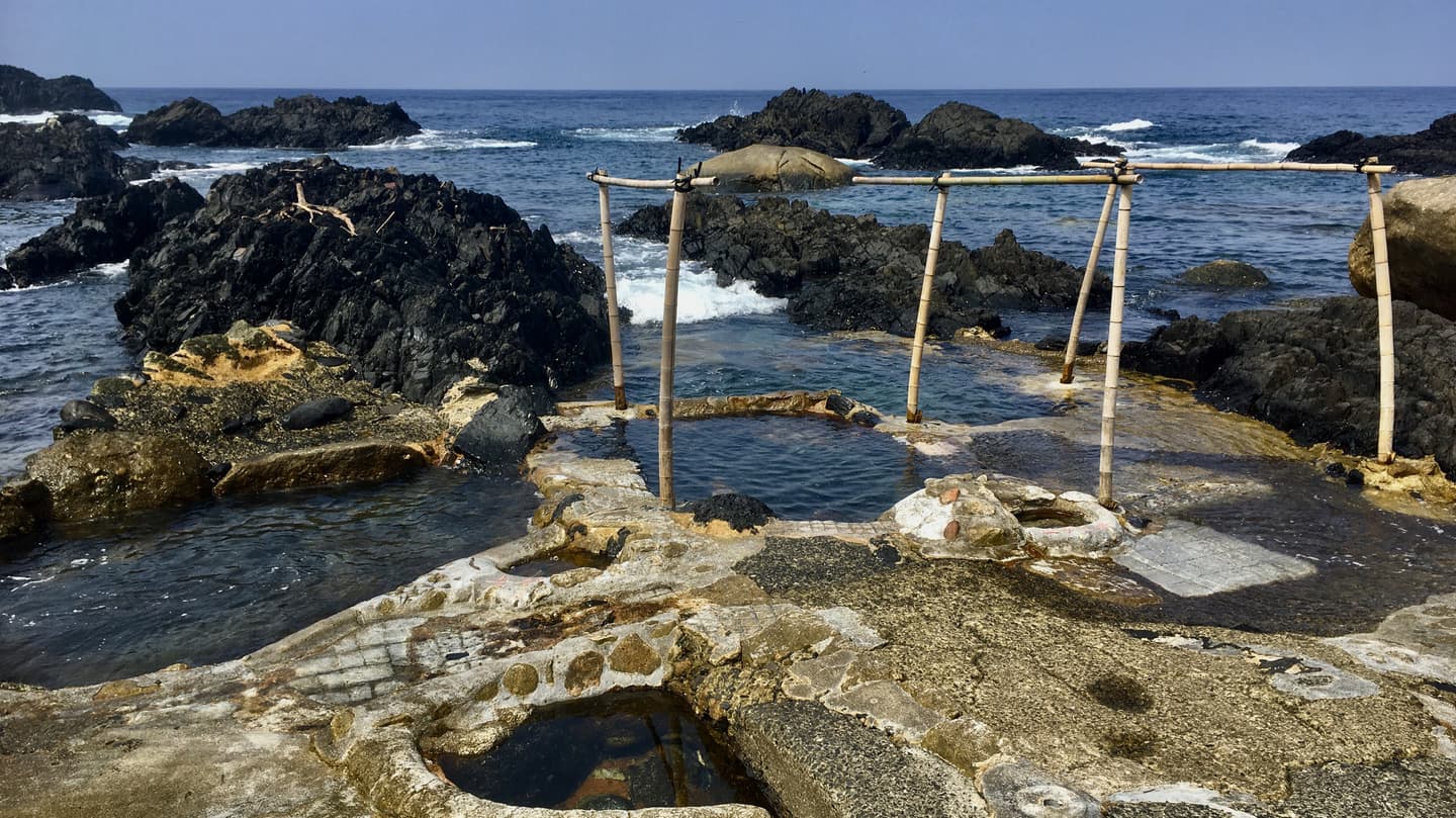 干潮に入れる平内海中温泉