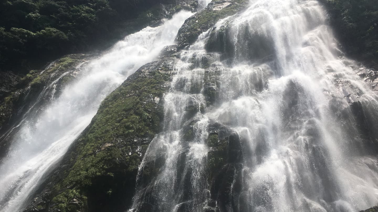 水が豊富な大川の滝